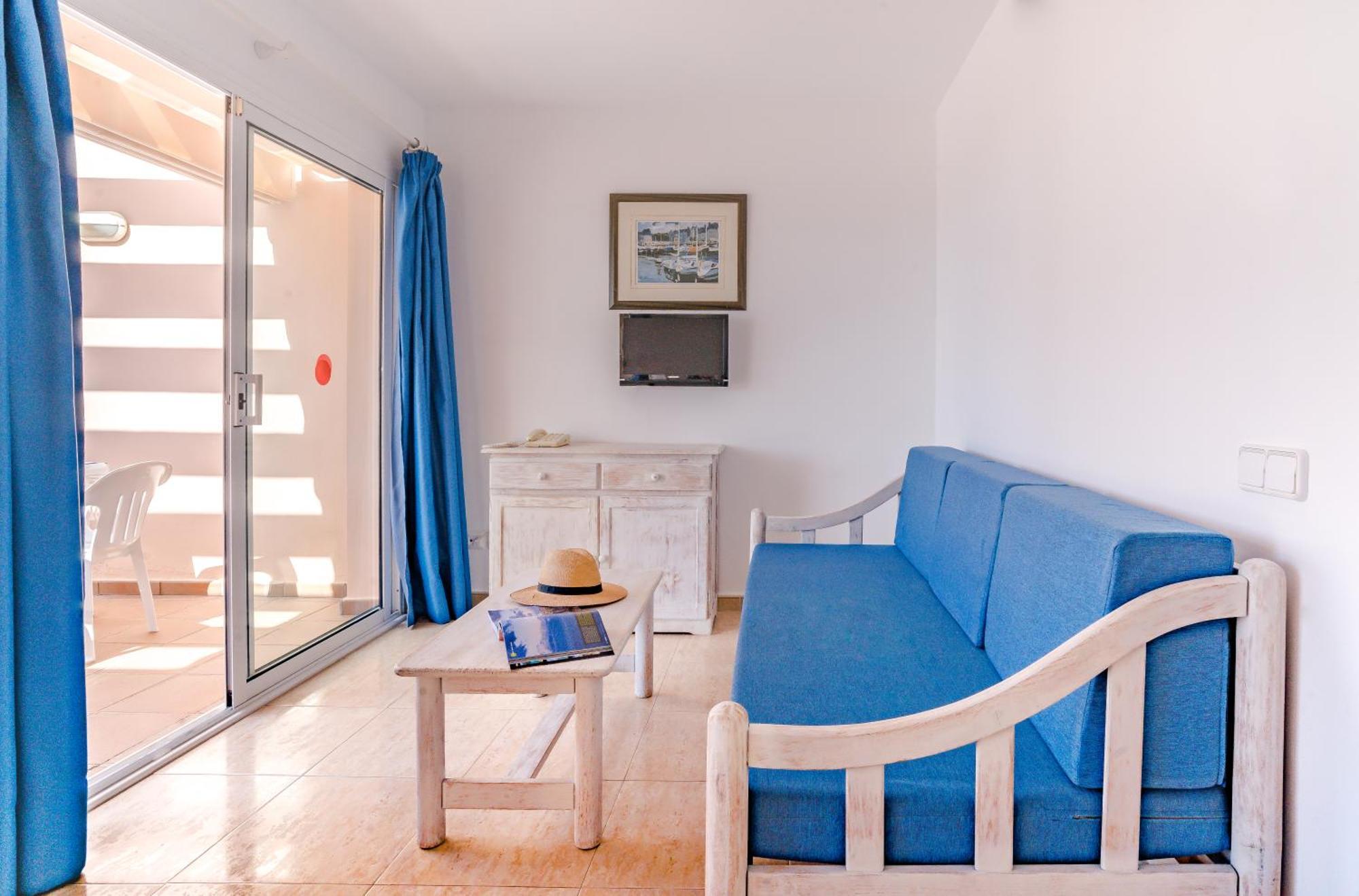 Apartamentos Mar Blau Son Bou Exteriör bild
