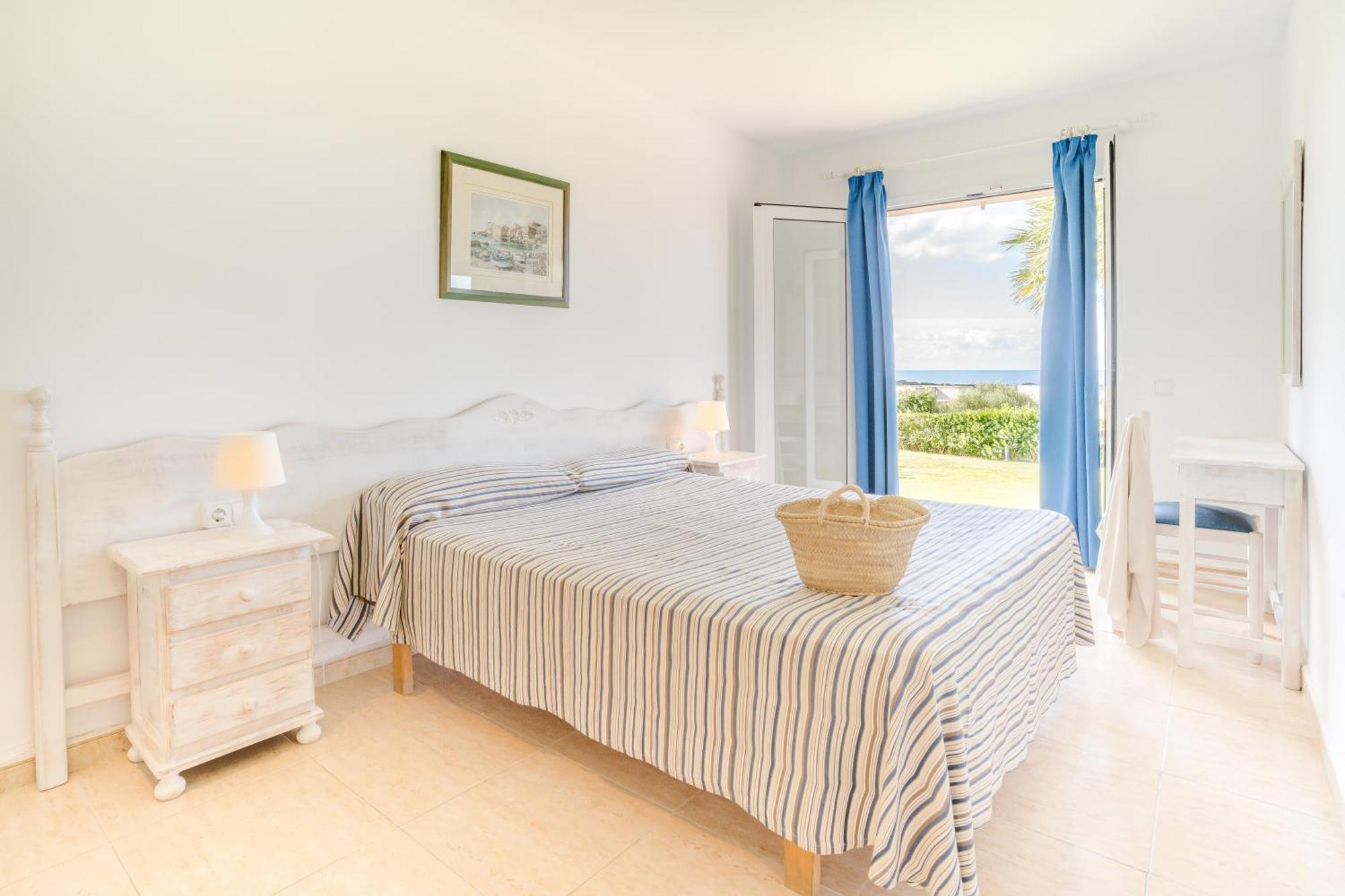 Apartamentos Mar Blau Son Bou Exteriör bild