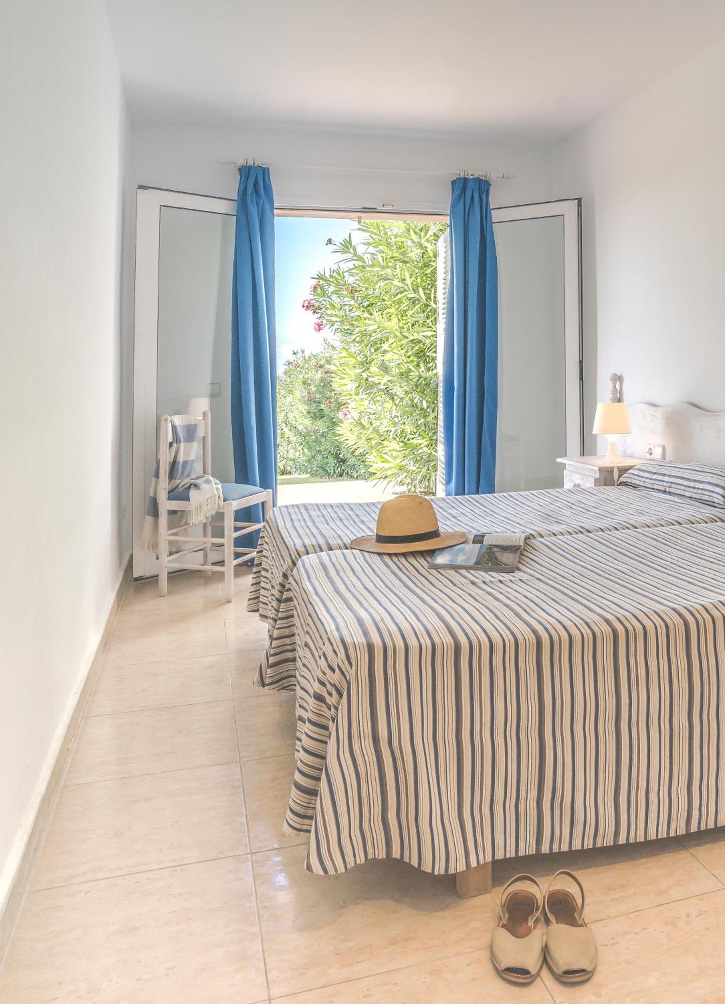 Apartamentos Mar Blau Son Bou Exteriör bild