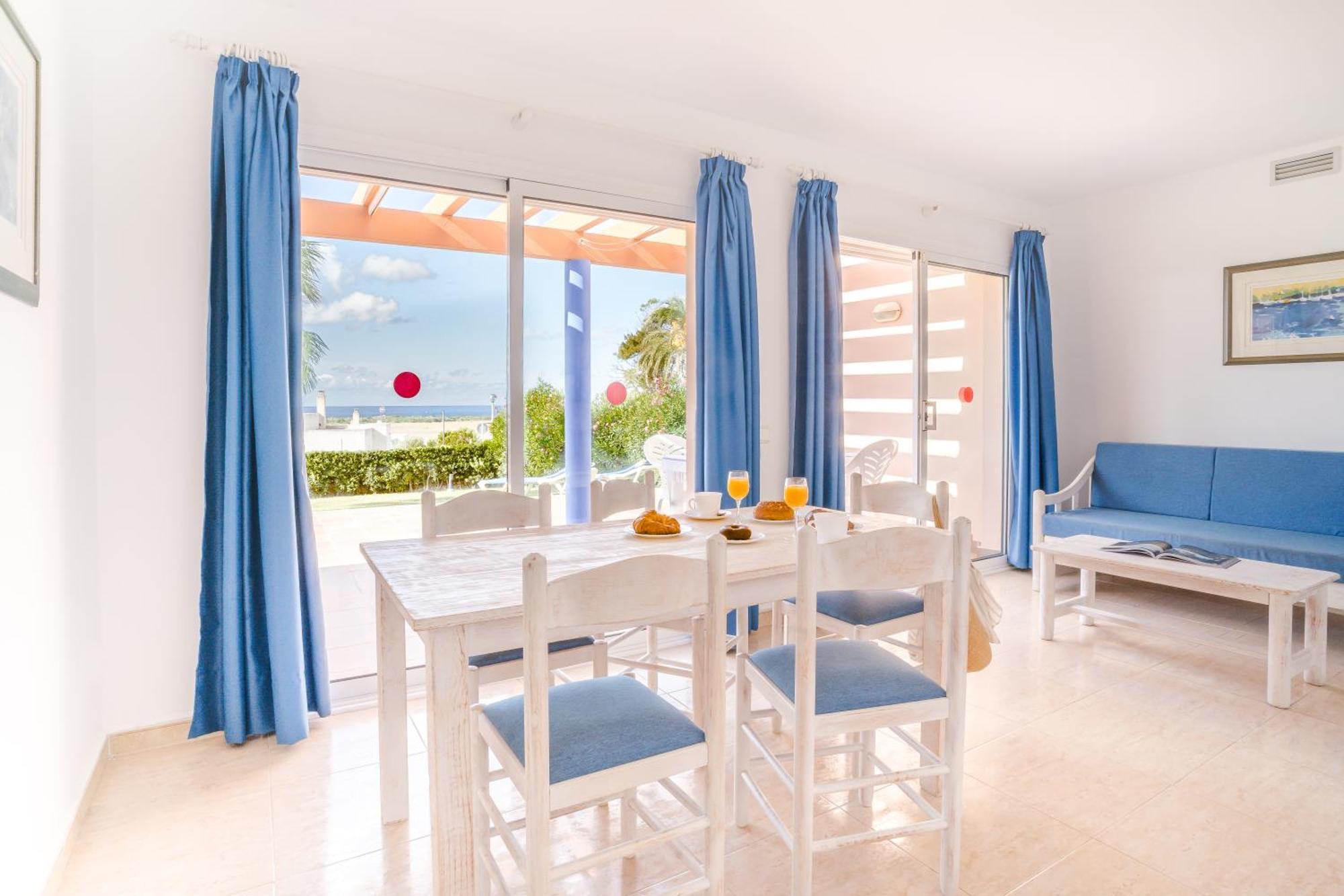 Apartamentos Mar Blau Son Bou Exteriör bild
